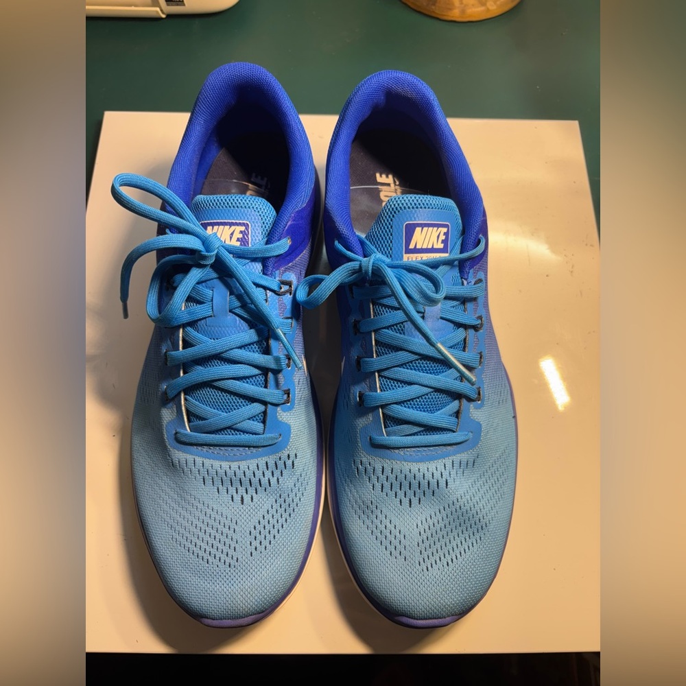 EUC Nike Athletic Shoes, Ladies 11.5